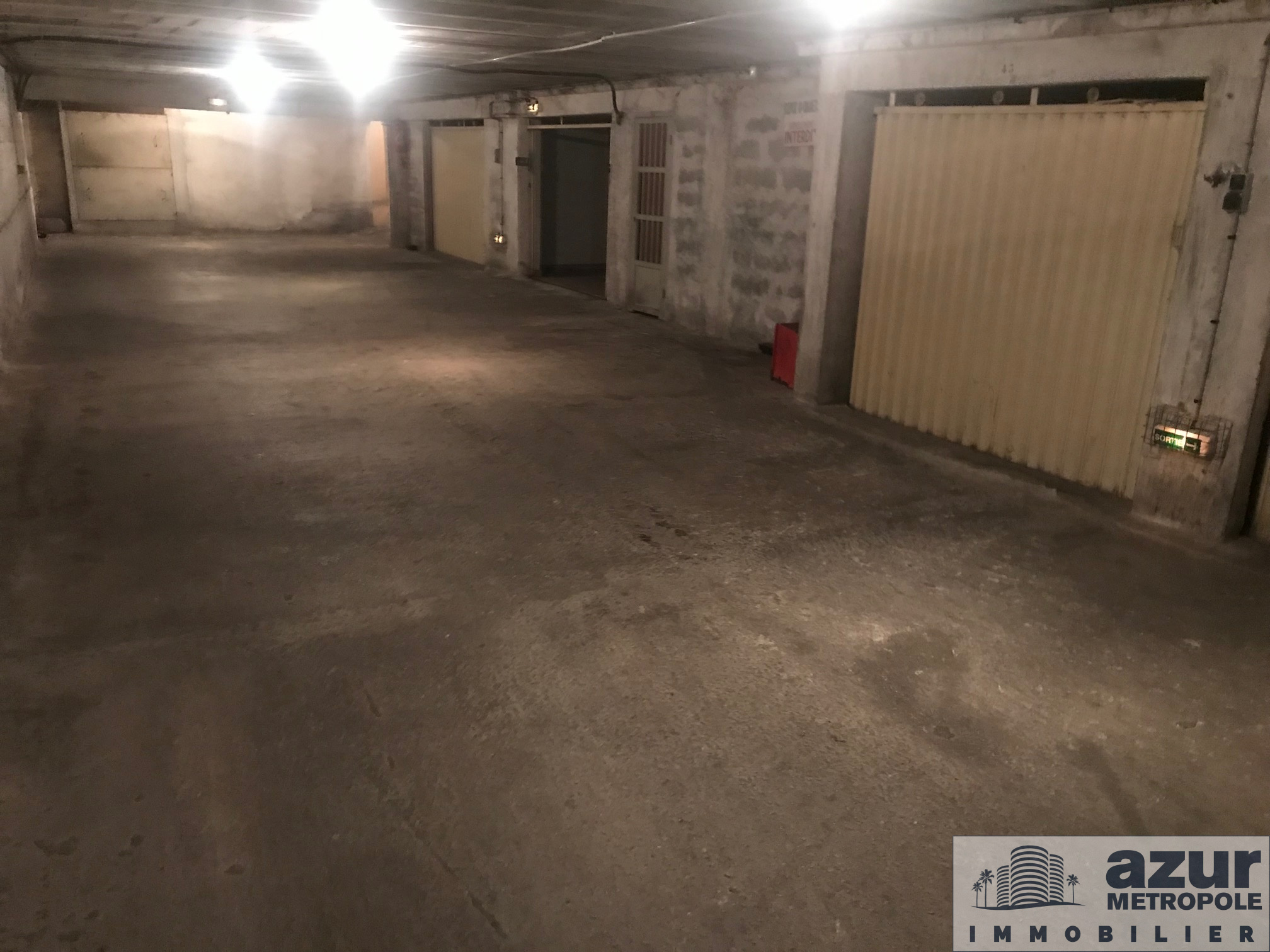 vente MENTON Centre Ville Garage Fermé idéalement situé
